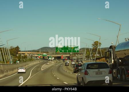 Brisbane, Queensland, Australien - 15. September 2018: Fahren Sie auf der Autobahn von Brisbane an der Gold Coast. Stockfoto