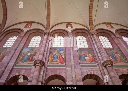 Speyer, Rheinland-Pfalz, Deutschland - Juli 6, 2018: Blick von Gemälden im Dom zu Speyer. Die Kathedrale ist ein kulturelles Welterbe der UNESCO Stockfoto