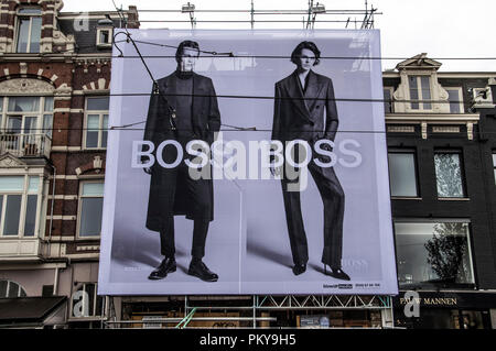 Reklametafeln Hugo Boss in Amsterdam Die Niederlande 2018 Stockfoto