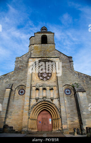 Eingang der Eglise Notre Dame du Puy in Figeac Frankreich Stockfoto