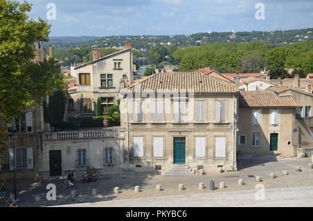 Die historische Stadt Avignon im Süden Niederlandes: Blick von der Kathedrale in sterben Place du Palais Stockfoto