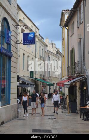 Nîmes, eine historische Stadt im Süden Niederlandes: Altstadtgasse Stockfoto