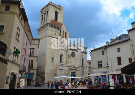 Nîmes, eine historische Stadt im Süden Niederlandes: Die Kathedrale Stockfoto