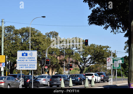 Australische Schilder & Fußgänger Stockfoto