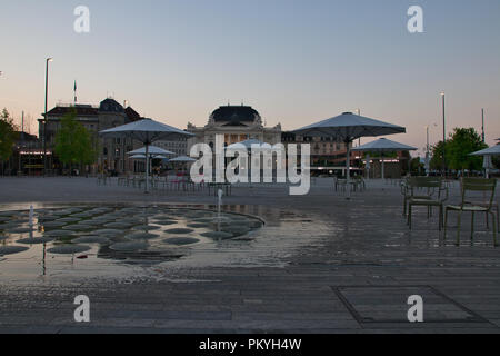 Zürich - Oper und Brunnen Stockfoto