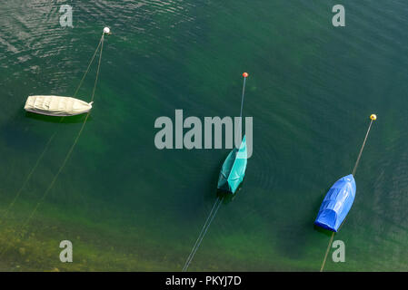 Boote mit Plane auf See Melchsee auf die Schweizer Alpen. Stockfoto