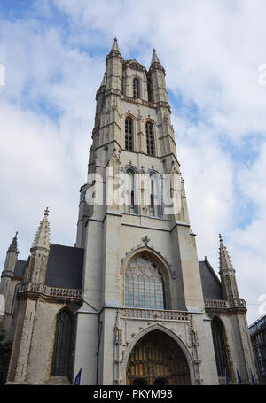 Westfassade der Kathedrale Saint Bavo in Gent, Belgien Stockfoto