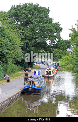 Schmale Boote auf Ellesmere Arm der Shropshire Union Canal, Ellesmere, Shropshire Stockfoto