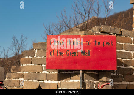 Rote Zeichen auf Great China Wall, Leistung und Erfolg Konzept Stockfoto