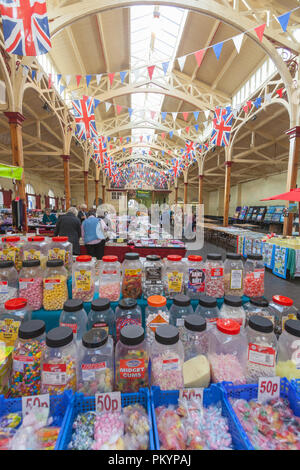 Barnstaple Pannier Market, Metzger, Barnstaple, Devon, England, Vereinigtes Königreich. Stockfoto