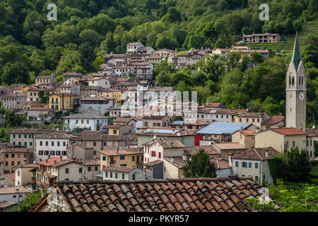 Sekt rosecco Region in Valdobbiadene - Italien. Combai Dorf Stockfoto