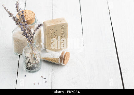 Olivenöl sopa mit Lavendel und Meersalz. Wellness und Entspannung. Stockfoto