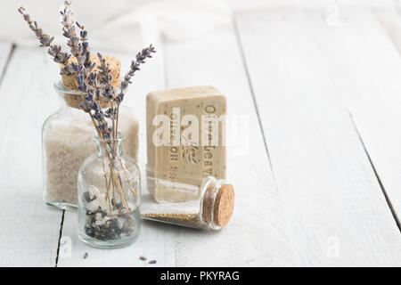 Olivenöl sopa mit Lavendel und Meersalz. Wellness und Entspannung. Stockfoto