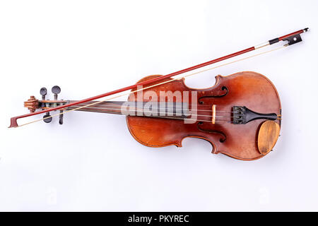 Vintage Violin über weißen Hintergrund. Stockfoto