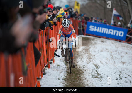 UNITED STATES - Feb 02: Marianne VOS (NED) auf ihrem Weg zum Gewinn der 2013 UCI Elite Cyclocross-WM bei Eva Bandman Park in Louisville gehalten Stockfoto