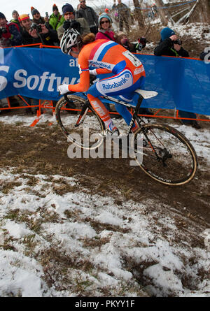 UNITED STATES - Feb 02: Marianne VOS (NED) auf ihrem Weg zum Gewinn der 2013 UCI Elite Cyclocross-WM bei Eva Bandman Park in Louisville gehalten Stockfoto