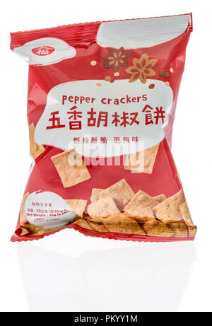 Winneconne, WI - 14. September 2018: ein Paket von Cho Fu Pfeffer Cracker aus Taiwan auf einem isolierten Hintergrund Stockfoto