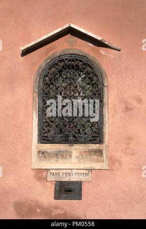 "Brot für die Armen"; traditionelle Kirche cash-machine in Wand, Sammlungen, Venedig Stockfoto