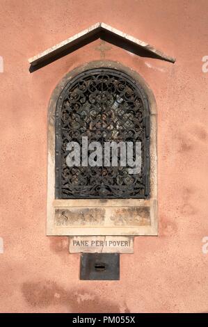 "Brot für die Armen"; traditionelle Kirche cash-machine in Wand, Sammlungen, Venedig Stockfoto