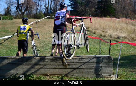 UNITED STATES - 11. November: Schooley Mühle cyclocross Rennen Nummer 6 der Super 8 Series in Schooley Mill Park im Hochland, Maryland auf November 03, Stockfoto