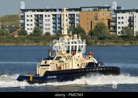 Svitzer Schlepper auf der Themse in London. Stockfoto