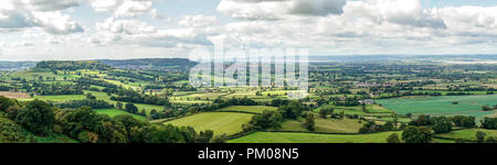 Panoramablick auf den Severn Valley von Coaley Peak, Gloucestershire, England, Vereinigtes Königreich Stockfoto