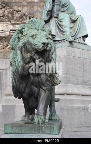 Lion Statue des Kongresses Spalte auf der Place du Congres Stockfoto