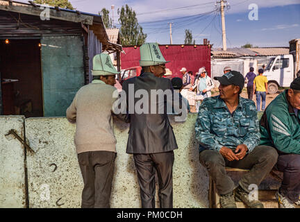 Berühmte Mals Basar (мал базары), oder tierischen Basar, in Karakol, Kirgisien. Stockfoto