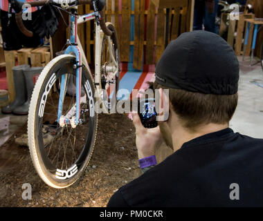 Der 2010 North American Handmade Bicycle Show war im Nashville Convention Center in Richmond, Virginia, 26. bis 28. Februar statt. Ein Teilnehmer tak Stockfoto