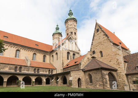 Naumburg, Deutschland - 14. September 2018: Blick auf den berühmten Naumburger Dom, der zum Weltkulturerbe der UNESCO. Stockfoto