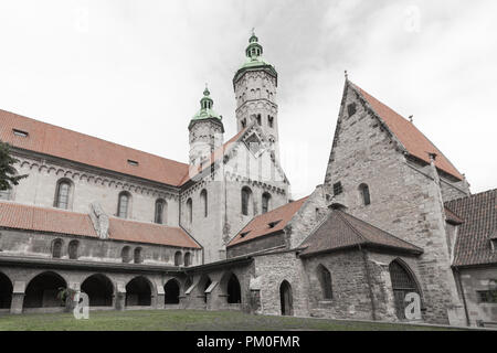 Naumburg, Deutschland - 14. September 2018: Blick auf den berühmten Naumburger Dom, der zum Weltkulturerbe der UNESCO. Stockfoto