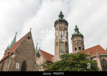 Naumburg, Deutschland - 14. September 2018: Blick auf den berühmten Naumburger Dom, der zum Weltkulturerbe der UNESCO. Stockfoto