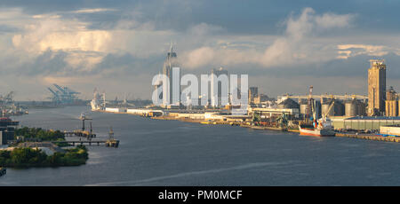 Der US-Hafenstadt Mobile hat einen geschäftigen Hafen auf der Alabama Gulf Coast und eine saubere Innenstadt Stockfoto