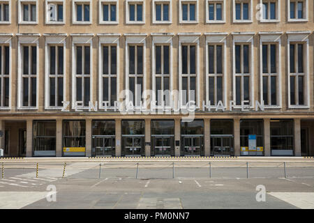 Flugplatzes Tempelhof, Berlin, Deutschland: 15. August 2018: alte Terminal Gebäude Haupteingang Stockfoto
