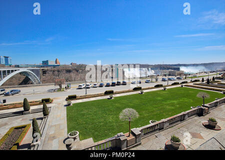 Niagara, Ontario-27 April 2018: Niagara City Downtown in der Nähe von malerischen Wasserfällen Stockfoto