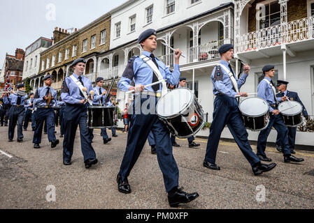 Die Schlacht um England Day Parade. 1312 (Southend on Sea) Squadron Air Kadetten führte eine von der Royal Naval und militärischen Club im Royal Terrace von St John's Kirche, in Southend on Sea, wo ein Service der Erinnerung gehalten wurde Stockfoto