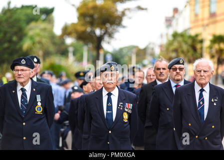 Die Schlacht um England Day Parade. 1312 (Southend on Sea) Squadron Air Kadetten führte eine von der Royal Naval und militärischen Club im Royal Terrace von St John's Kirche, in Southend on Sea, wo ein Service der Erinnerung gehalten wurde Stockfoto