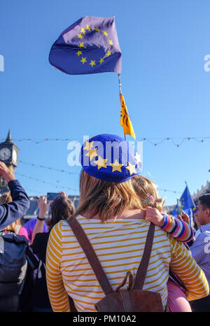 Brighton, UK. 16. September 2018. Anti Brexit Demonstranten März entlang der Küste von Brighton zu der Konferenz Zentrum, wo die Liberaldemokraten ihre jährliche Konferenz halten. Mitglieder der verschiedenen Frauen Gruppen wurden durch die Mitglieder der Labour Partei, die Grünen und Lib Dems für den Protestmarsch Credit Joined: Simon Dack/Alamy leben Nachrichten Stockfoto