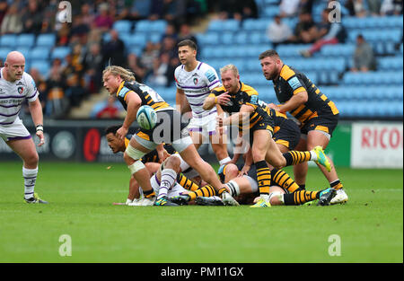 Coventry, Großbritannien. 16. September 2018. Dan Robson von Wespen dreht sich die Kugel, die Breite während der gallagher Premiership Rugby Union Übereinstimmung zwischen Wespen und Leicester Tigers rfc. Phil Hutchinson/Alamy leben Nachrichten Stockfoto