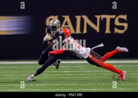 New Orleans, LA, USA. 16 Sep, 2018. New Orleans Saints wide receiver Michael Thomas (13) wird von Cleveland Browns im Mercedes-Benz Superdome in New Orleans, LA in Angriff genommen. Stephen Lew/CSM/Alamy leben Nachrichten Stockfoto