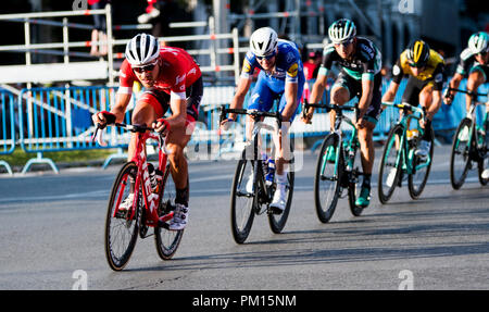 Madrid, Spanien. 16. September 2018. Peloton Fahrten während der letzten Phase der Radrennen "Vuelta a España" am 16. September 2018 in Madrid, Spanien. © David Gato/Alamy leben Nachrichten Stockfoto