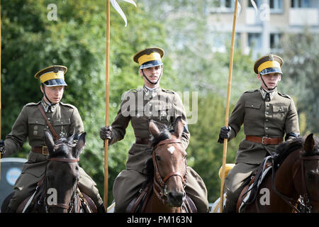 Warschau, Polen. 16 Sep, 2018. Polnische Kavallerie Soldaten beteiligen sich an ein Ereignis feiern den 100. Jahrestag der Unabhängigkeit Polens in Warschau, Polen, Sept. 16, 2018. In dieses Jahr fällt der 100. Jahrestag der Unabhängigkeit Polens und Aktivitäten werden das ganze Jahr über organisiert der Centennial zu feiern. Credit: Jaap Arriens/Xinhua/Alamy leben Nachrichten Stockfoto