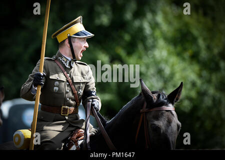 Warschau, Polen. 16 Sep, 2018. Eine polnische Kavallerie Soldat beteiligt sich an einer Veranstaltung zur Feier der 100. Jahrestag der Unabhängigkeit Polens in Warschau, Polen, Sept. 16, 2018. In dieses Jahr fällt der 100. Jahrestag der Unabhängigkeit Polens und Aktivitäten werden das ganze Jahr über organisiert der Centennial zu feiern. Credit: Jaap Arriens/Xinhua/Alamy leben Nachrichten Stockfoto