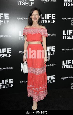 Los Angeles, CA, USA. 13 Sep, 2018. Perrey Reeves in der Ankunftshalle für das Leben selbst, Premiere ArcLight Hollywood, Los Angeles, CA, 13. September, 2018. Credit: Priscilla Grant/Everett Collection/Alamy leben Nachrichten Stockfoto