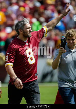 Landover, MD, USA. 16 Sep, 2018. Alex Ovechkin der Washington Capitals, bevor ein NFL Football Spiel zwischen den Washington Redskins und die Indianapolis Colts am FedEx Feld in Landover, Md. Justin Cooper/CSM/Alamy leben Nachrichten Stockfoto