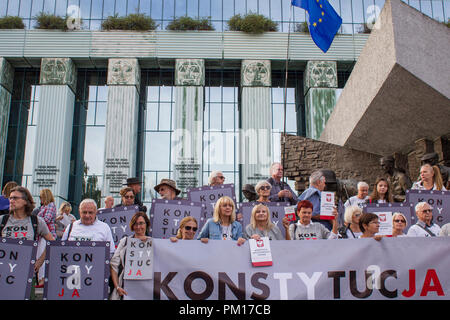 Warschau, Polen. 16.September 2018. Ein weiterer Anti-government Protests in Verteidigung des Gesetzes in Polen. Credit: Slawomir Kowalewski/Alamy leben Nachrichten Stockfoto