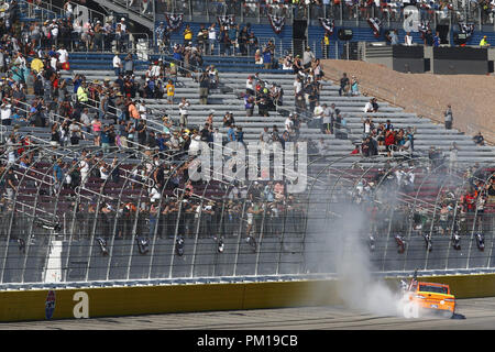 Las Vegas, Nevada, USA. 16 Sep, 2018. Brad Keselowski (2) feiert nach dem Gewinn der South Point 400 bei Las Vegas Motor Speedway in Las Vegas, Nevada. Quelle: Chris Owens Asp Inc/ASP/ZUMA Draht/Alamy leben Nachrichten Stockfoto