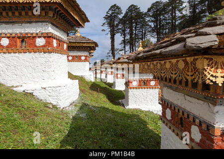 108 Stupas (chörten) an Dochu La Pass. Bhutan Stockfoto