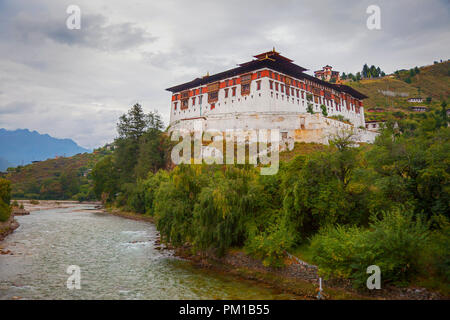 Paro Dzong (Burg und Kloster), Bhutan. Stockfoto
