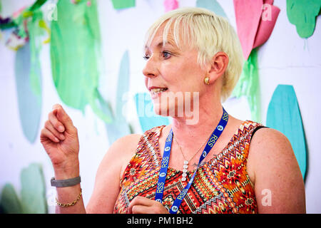 Thema Carole Matthews bei BeaconLit Book Festival in Ivinghoe Stockfoto